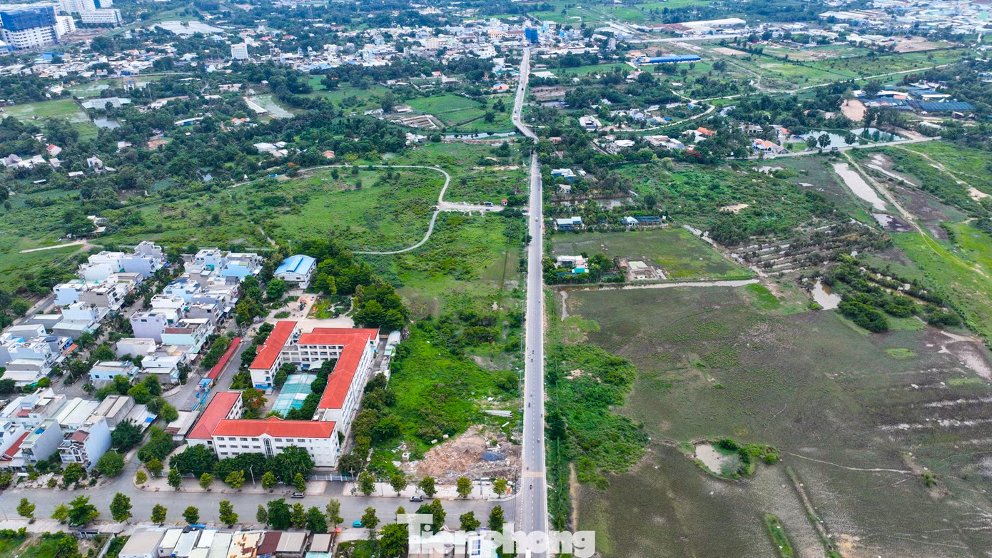 Dự án Depot Tân Kiên thuộc tuyến Metro số 3A (Bến Thành - Tân Kiên) được xây dựng trên khu đất rộng hơn 20 ha ở mặt tiền đường Hưng Nhơn, xã Tân Kiên, huyện Bình Chánh (TPHCM) với tổng kinh phí hơn 26 tỷ đồng.