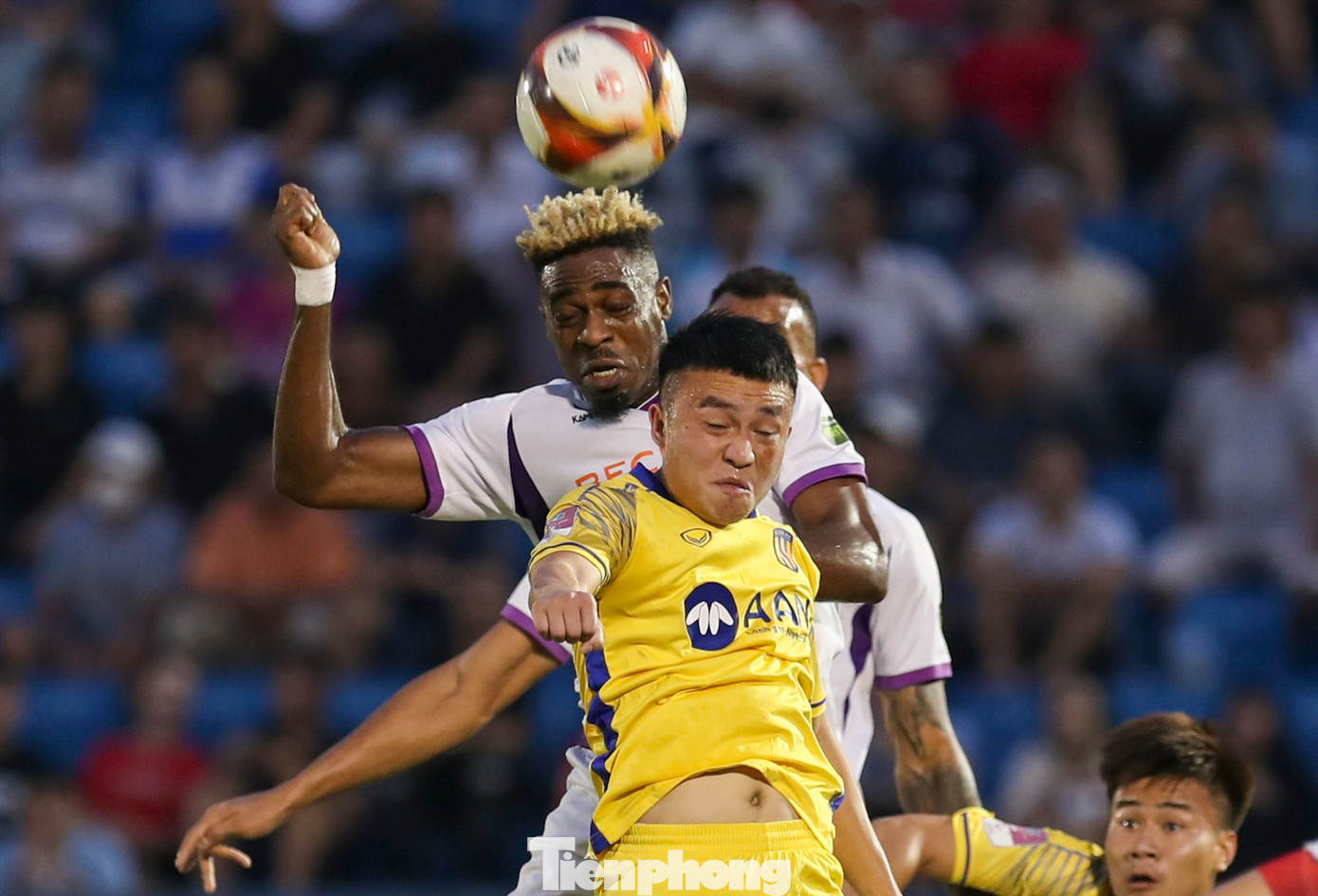 Lợi thế dẫn trước 2 bàn khiến các học trò của HLV Lê Huỳnh Đức chơi càng lúc càng hay. Phút 79, Atshimene Charles tiếp tục có bàn nâng tỷ số lên 3-0 cho đội nhà.