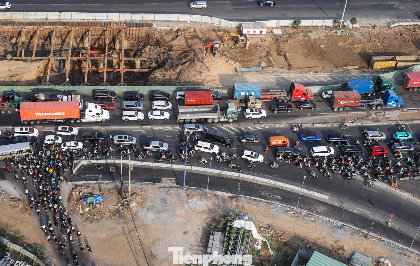 Sự cấp bách này cũng khiến lãnh đạo TPHCM nhiều lần sốt ruột, chỉ đạo đẩy nhanh tiến độ hoàn thành dự án xây dựng nút giao phức tạp nhất hiện nay.