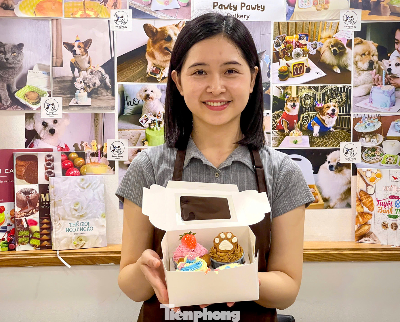 Anh Đỗ Trung Hiếu và hai bạn học là Nguyễn Thị Mai Lý và Trần Thanh Trúc đã thành lập tiệm bánh dành cho các bé chó, mèo Pawty Pawty. Anh Đỗ Trung Hiếu và hai bạn học là Nguyễn Thị Mai Lý và Trần Thanh Trúc đã thành lập tiệm bánh dành cho các bé chó, mèo Pawty Pawty.
