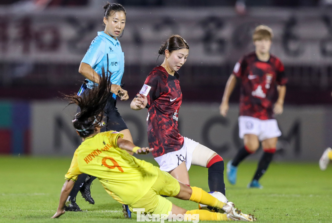 Kỹ thuật cùng khả năng thoát pressing đỉnh cao, Yuzuho khiến cho những trụ cột như Huỳnh Như, Thuỳ Trang gặp khá nhiều khó khăn. Kỹ thuật cùng khả năng thoát pressing đỉnh cao, Yuzuho khiến cho những trụ cột như Huỳnh Như, Thuỳ Trang gặp khá nhiều khó khăn.