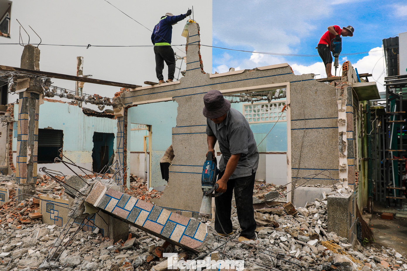 Theo ghi nhận của Tiền Phong, hiện nay, tuyến đường đã trở nên thông thoáng sau khi người dân bàn giao mặt bằng.