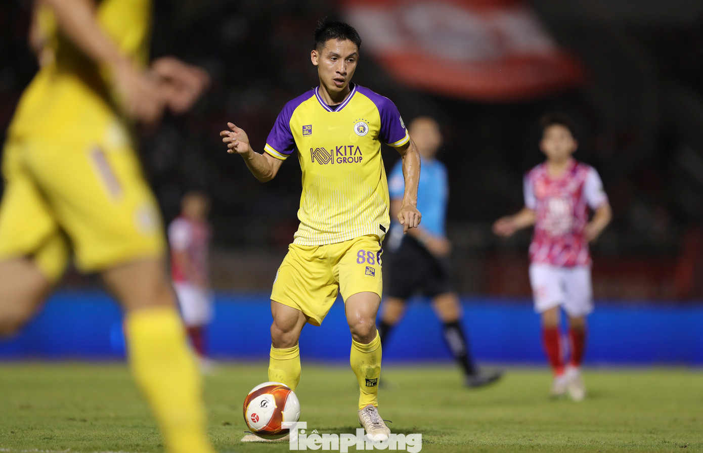 CLB Hà Nội duy trì lối đá kỷ luật và tiếp tục có được bàn nâng tỷ số lên 3-1 do công của Hai Long với pha dứt điểm tuyệt đẹp cháy lưới Patrik Lê Giang. CLB Hà Nội duy trì lối đá kỷ luật và tiếp tục có được bàn nâng tỷ số lên 3-1 do công của Hai Long với pha dứt điểm tuyệt đẹp cháy lưới Patrik Lê Giang.