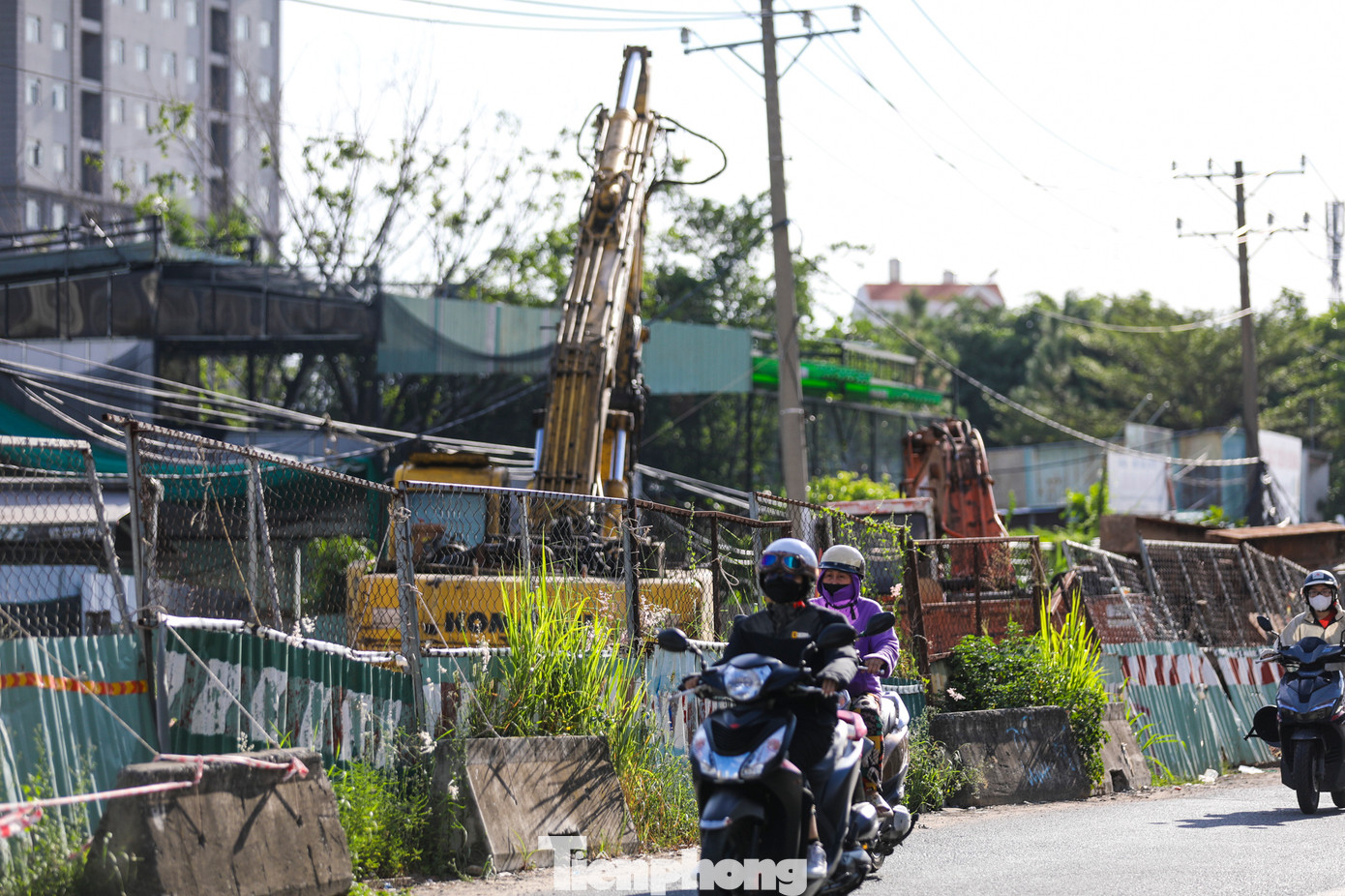 Cũng theo Ban Giao thông, đoạn đường Lương Định Của từ đường Nguyễn Hoàng đến đường Trần Não dài khoảng 1,8km, hiện nay còn 4 trường hợp chưa giải phóng mặt bằng.