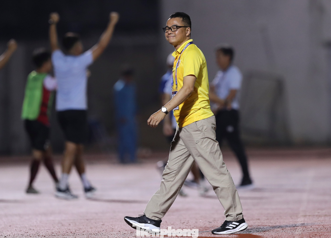 Thua trận thứ 2 sau khi HLV Kiatisak ra đi, CAHN vẫn chỉ có 31 điểm. Nhà vô địch V.League 2023 càng ngày càng xa ngôi đầu và đứng trước viễn cảnh trở thành cựu vương.