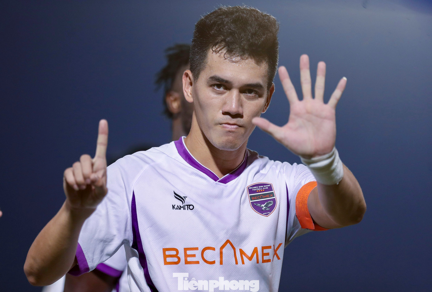 Tiến Linh có một ngày chơi rực sáng sau chuỗi trận bị đánh giá thấp về phong độ.