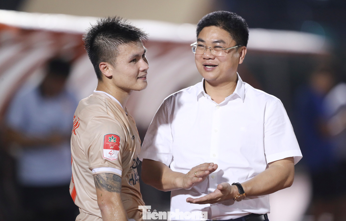 Quang Hải muốn tiếp tục gắn bó với CLB CAHN, theo lời ông Trần Tiến Đại. Ảnh : Duy Anh.