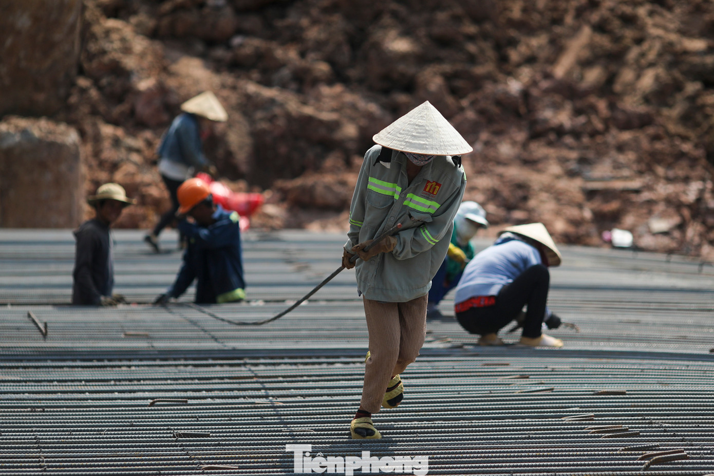 Theo Đài khí tượng thủy văn khu vực Nam Bộ, vào những ngày cuối tháng 2, TPHCM tiếp tục xảy ra nắng nóng diện rộng, nền nhiệt có lúc chạm ngưỡng 38 độ C.