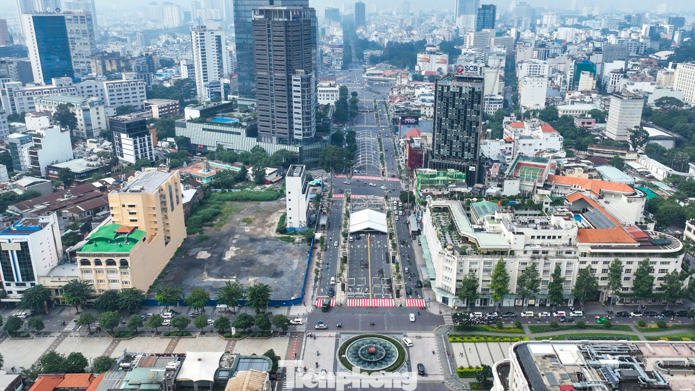 Khu đất này từng được UBND quận 1 đề xuất làm bãi giữ xe phục vụ cho khoảng 2.000 khách tham quan mỗi ngày tại khu vực Công viên tượng đài Chủ tịch Hồ Chí Minh, phố đi bộ Nguyễn Huệ, bến Bạch Đằng...