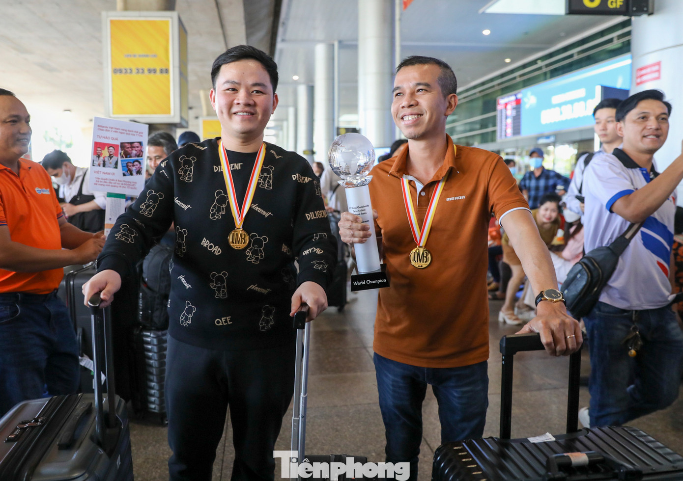 Trên hành trình làm nên lịch sử này, Trần Quyết Chiến và Bao Phương Vinh đã trải qua rất nhiều khó khăn, vượt qua những siêu sao hàng đầu thế giới, đặc biệt ở 3 lượt trận penalty cực kỳ kịch tính.