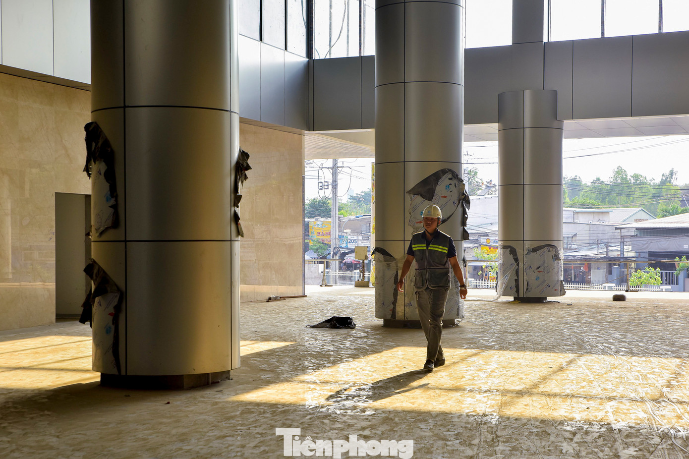 Nhằm góp phần nâng cao chất lượng bệnh viện, giảm tải bệnh viện tuyến cuối, năm 2021, Thủ tướng Chính phủ đã phê duyệt chủ trương đầu tư dự án xây dựng mới Bệnh viện Đa khoa khu vực Thủ Đức. Đây là một trong 3 bệnh viện cửa ngõ TPHCM đang gấp rút thi công và dần hoàn thiện, dự kiến đi vào hoạt động trong tháng 9 năm nay.