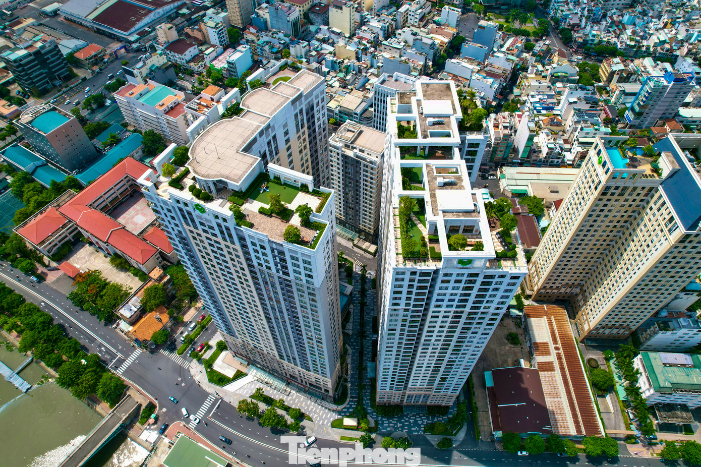 Kết luận của Thanh tra Chính phủ năm 2021 từng chỉ ra Công ty Phú Việt Tín (chủ đầu tư ban đầu của khu đất, được góp vốn bởi 2 công ty ngành cao su) không lập dự án đầu tư là vi phạm Khoản 1, Điều 6, Nghị định số 12 ngày 12/2/2009 của Chính phủ.