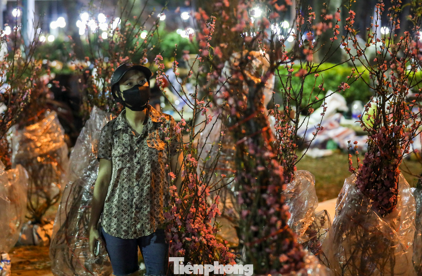 Trái ngược với hoa mai, thị trường hoa đào lại kén người mua hơn.