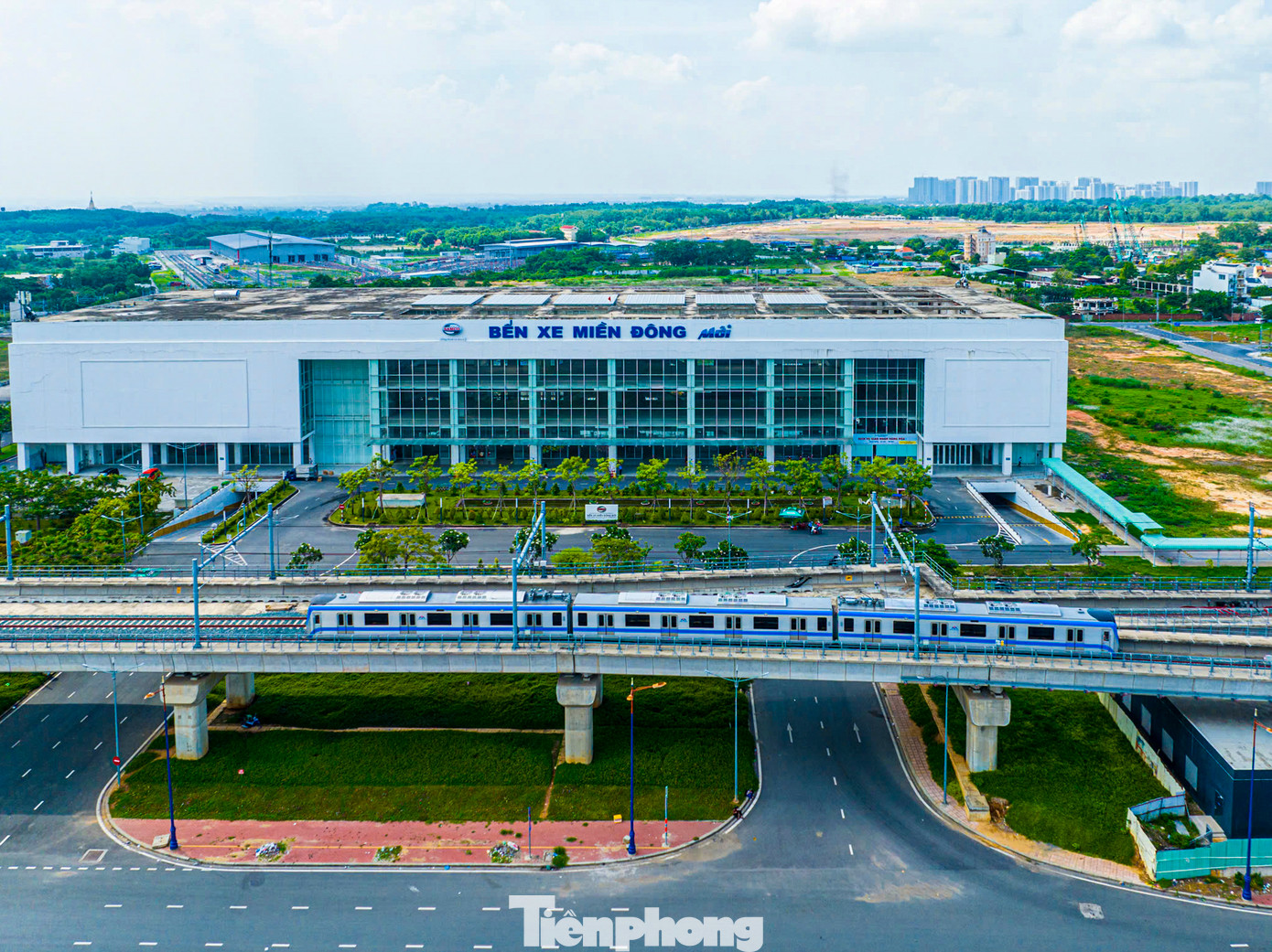 Tuyến metro chạy ngang qua Bến xe miền Đông mới chuẩn bị vào Depot Long Bình (quận 9).