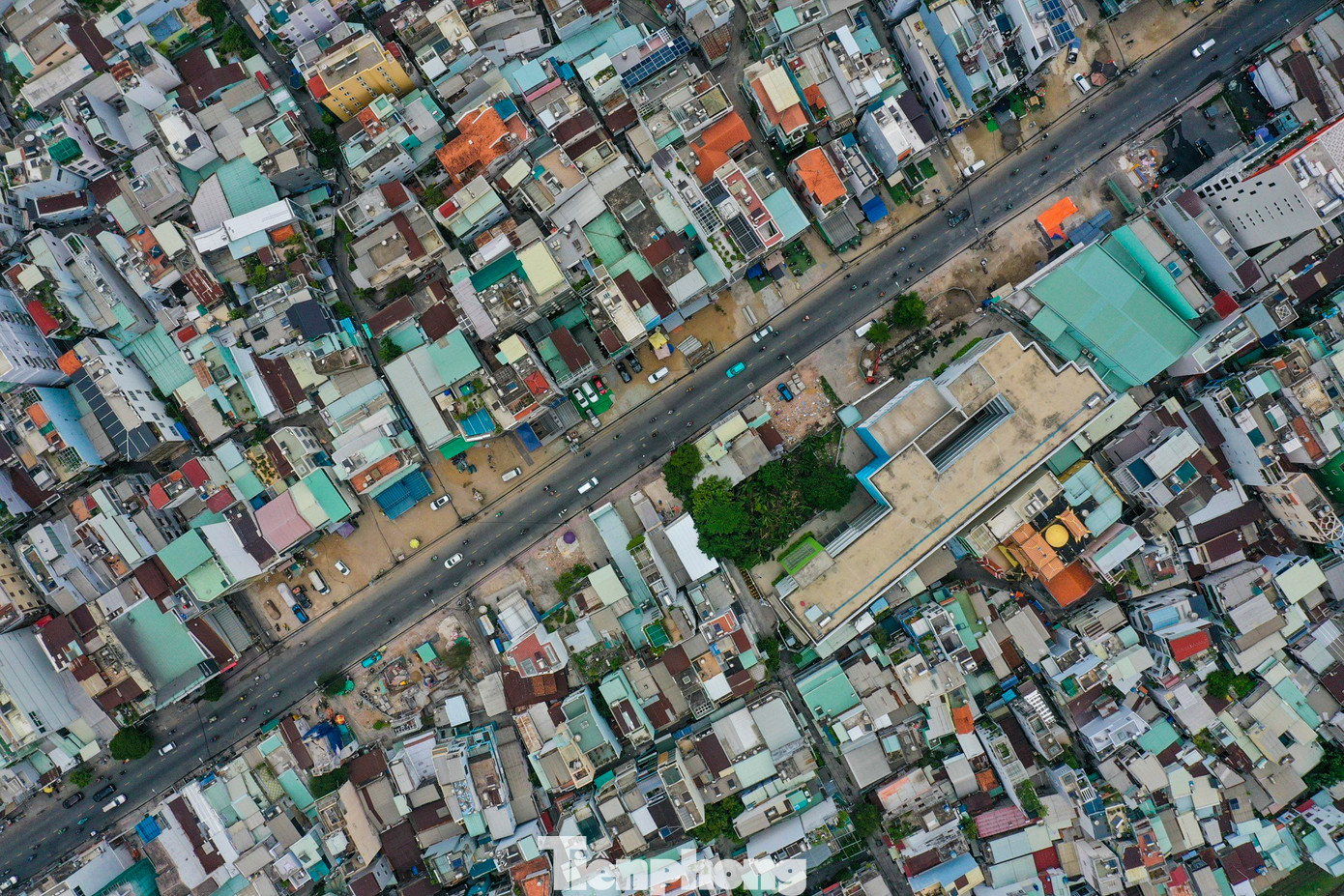 Dọc tuyến đường Cách Mạng Tháng 8, TPHCM có tuyến metro số 2 đi qua, hầu hết mặt bằng đã được tháo dỡ, vỉa hè thông thoáng, chờ ngày chính thức khởi động dự án.