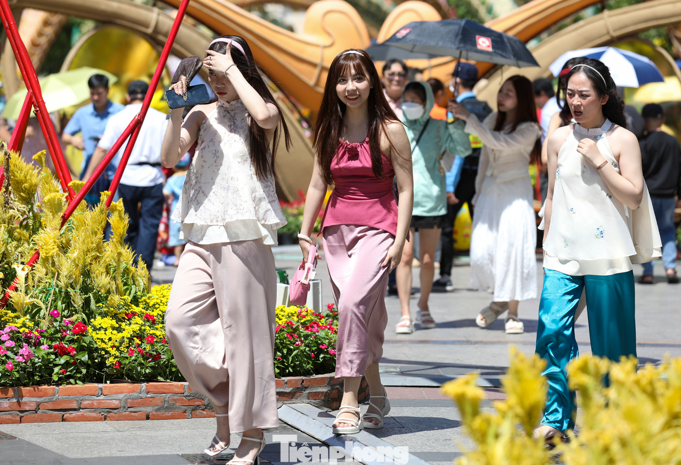 Theo Trung tâm Dự báo khí tượng thủy văn quốc gia, ngày 11/2 (mùng 2 Tết Giáp Thìn 2024), thời tiết TPHCM ít mây và nắng nóng cả ngày.