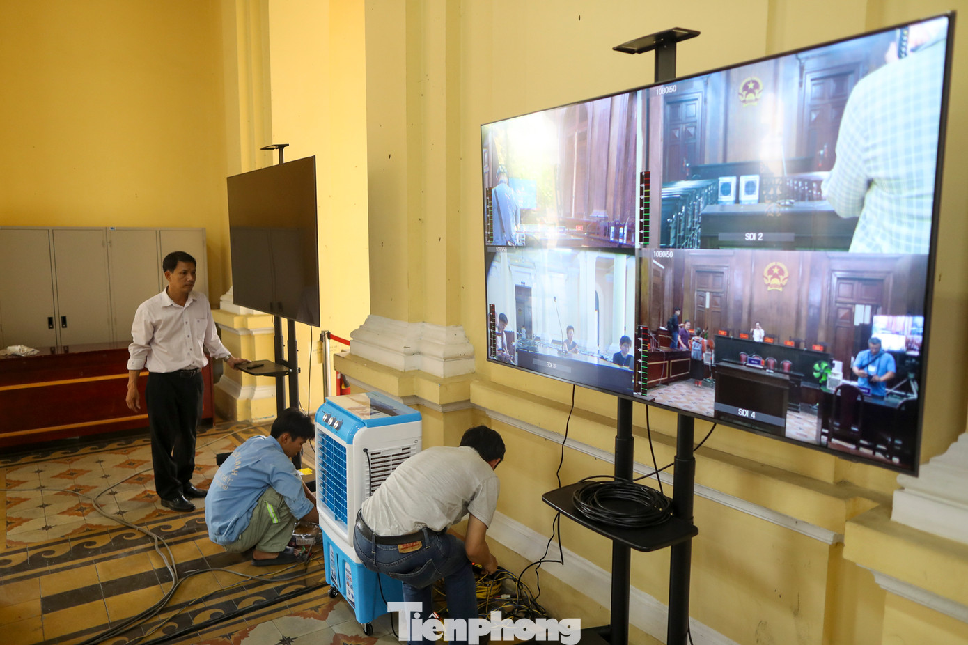 Phiên tòa lần này sẽ lắp đặt màn hình theo dõi vụ án ở các phòng do số lượng người tham dự quá đông lên đến gần 3.000 người được triệu tập.