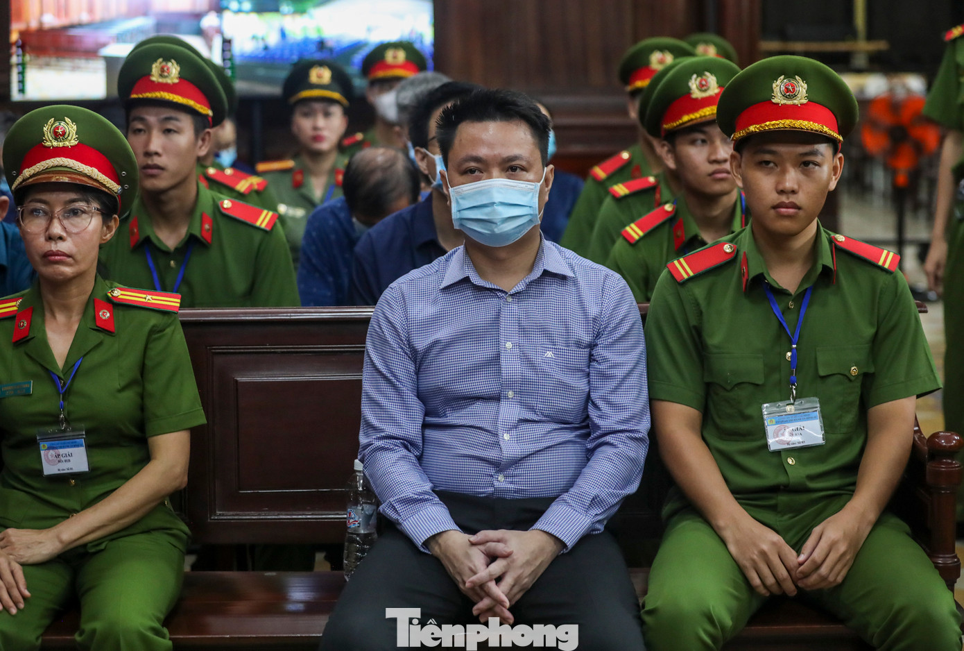 Các bị cáo còn lại bị cáo buộc giúp sức bị cáo Trương Mỹ Lan thực hiện các hành vi phạm tội.