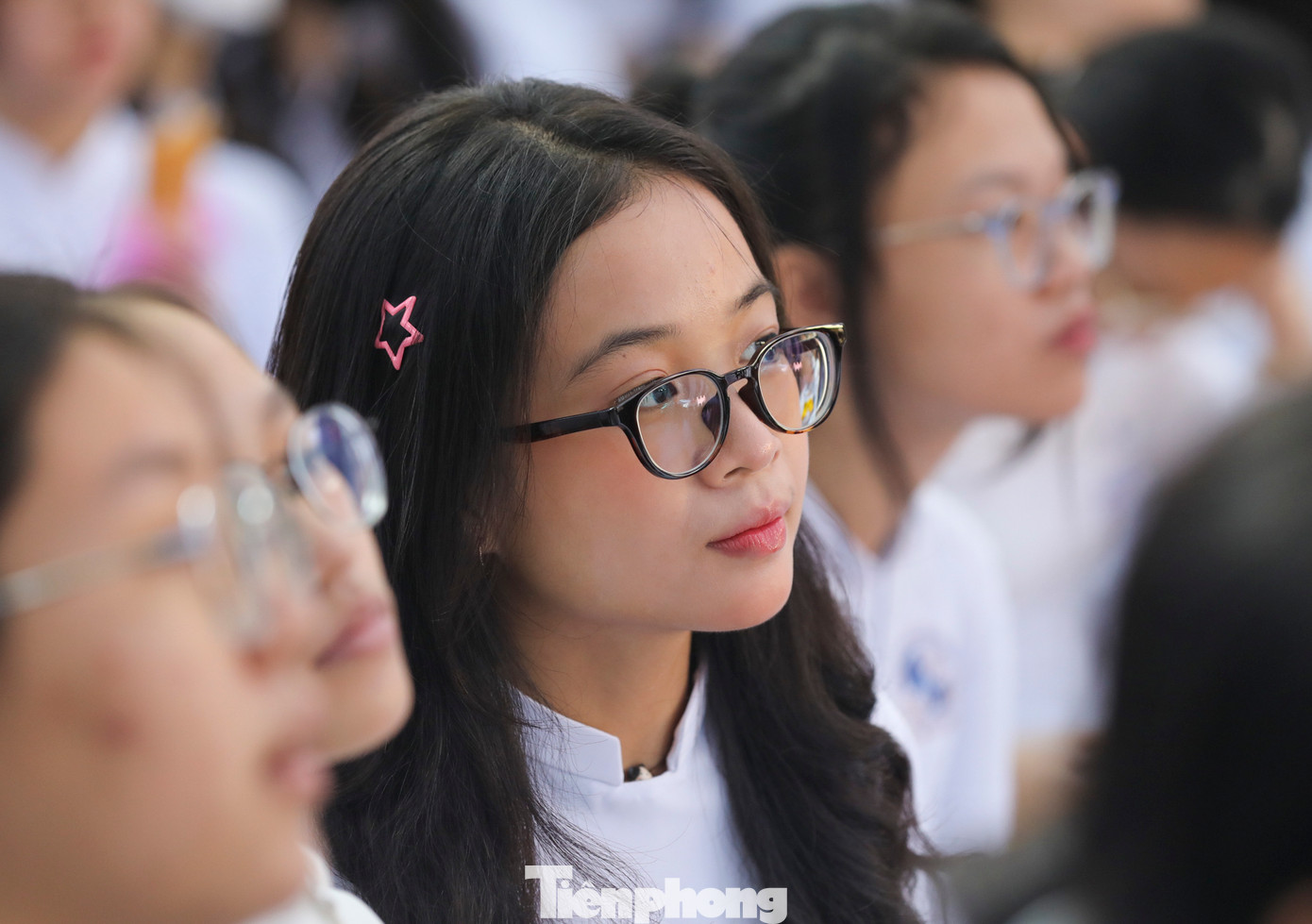 Nét đẹp trong sáng của các nữ sinh trường THPT chuyên Lê Hồng Phong trong ngày tựu trường.