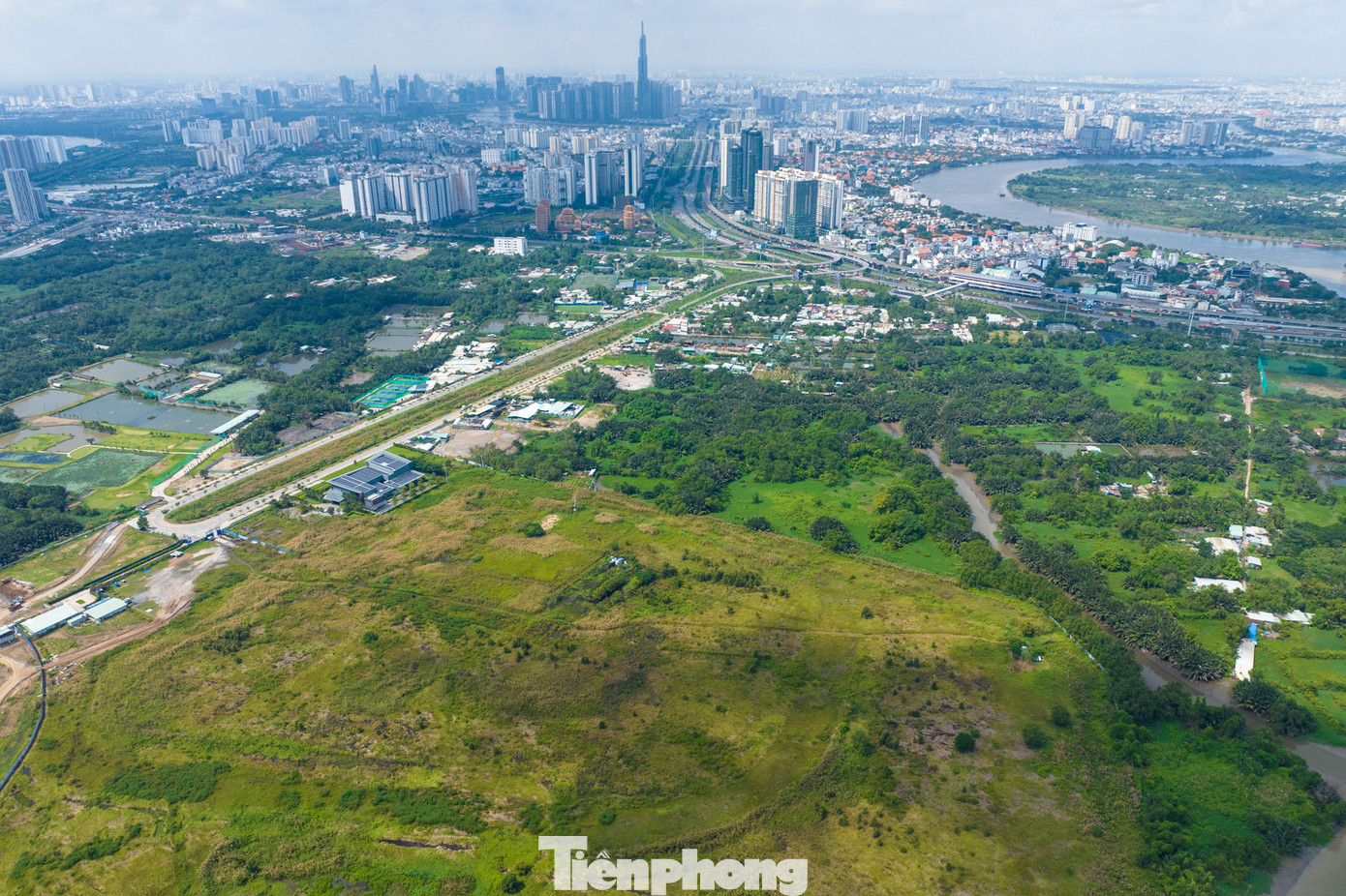 Dự án Khu Liên hợp thể dục thể thao Rạch Chiếc (TP Thủ Đức, TPHCM) có chủ trương đầu tư từ năm 1994 với tổng vốn dự kiến gần 15.000 tỷ đồng nhưng đến nay dự án vẫn đang &quot;bất động&quot; suốt 3 thập kỷ.