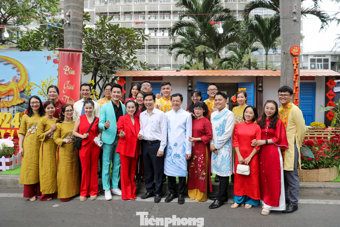 TS.BS Nguyễn Tri Thức, Giám đốc Bệnh viện Chợ Rẫy chia sẻ: “Sau dịch bệnh, ngành y tế còn gặp nhiều khó khăn. Tuy nhiên, giai đoạn nửa cuối năm 2023, hoạt động khám chữa bệnh, chăm sóc cho nhân dân đã trở lại bình thường. Với chủ đề “Chợ Rẫy sắc xuân” mừng xuân Giáp Thìn 2024, đường hoa của bệnh viện năm nay gửi gắm niềm tin ngành y sẽ ngày càng khởi sắc để phục vụ bà con ngày càng tốt hơn. Bệnh viện hy vọng đường hoa sẽ góp phần xoa dịu nỗi nhớ nhà, xa quê của người bệnh và thân nhân ở lại chăm sóc người bệnh trong những ngày Tết”.