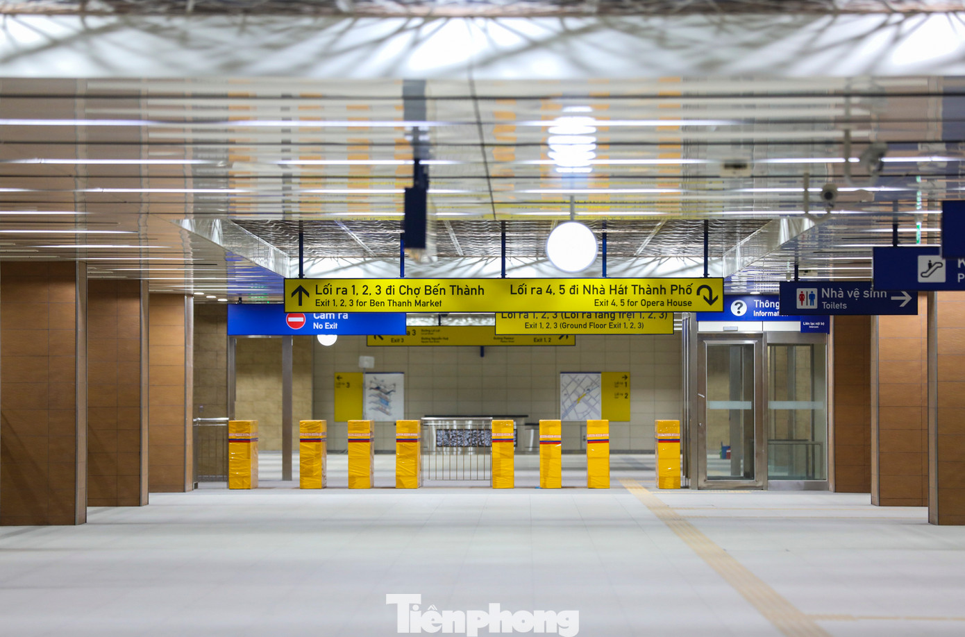 Ga ngầm Nhà hát TP là nhà ga số 2 trong tổng số 14 nhà ga của tuyến metro số 1 Bến Thành - Suối Tiên, đã hoàn thành 100% khối lượng. Nhà ga được thiết kế ngầm dài 190m, rộng 26m gồm 4 tầng.