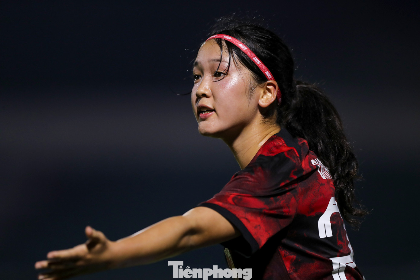 Urawa Red Diamonds tung đội hình với nhiều thay đổi so với trận đấu vừa qua. Dễ hiểu khi đội bóng của Nhật Bản có trình độ cao hơn, lực lượng chiều sâu hơn. Urawa Red Diamonds tung đội hình với nhiều thay đổi so với trận đấu vừa qua. Dễ hiểu khi đội bóng của Nhật Bản có trình độ cao hơn, lực lượng chiều sâu hơn.