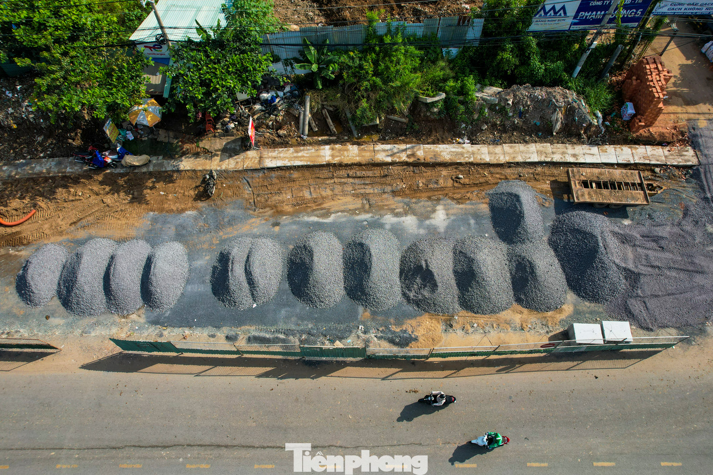 Theo Ban Quản lý dự án đầu tư xây dựng các công trình giao thông TPHCM (Ban Giao thông TPHCM - chủ đầu tư), nguyên nhân khiến dự án chậm tiến độ là do vướng mắc trong công tác giải phóng mặt bằng. Theo Ban Quản lý dự án đầu tư xây dựng các công trình giao thông TPHCM (Ban Giao thông TPHCM - chủ đầu tư), nguyên nhân khiến dự án chậm tiến độ là do vướng mắc trong công tác giải phóng mặt bằng.