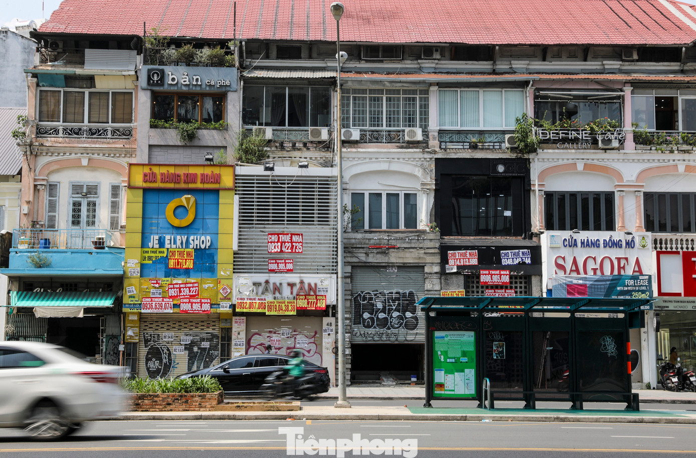 Hiện nay, xu hướng kinh doanh trực tuyến với nhu cầu chỉ cần một mặt bằng nhỏ đủ để hoạt động dần được khách thuê lựa chọn hơn là việc phải thuê một mặt bằng lớn, đắt đỏ ở trung tâm TPHCM.