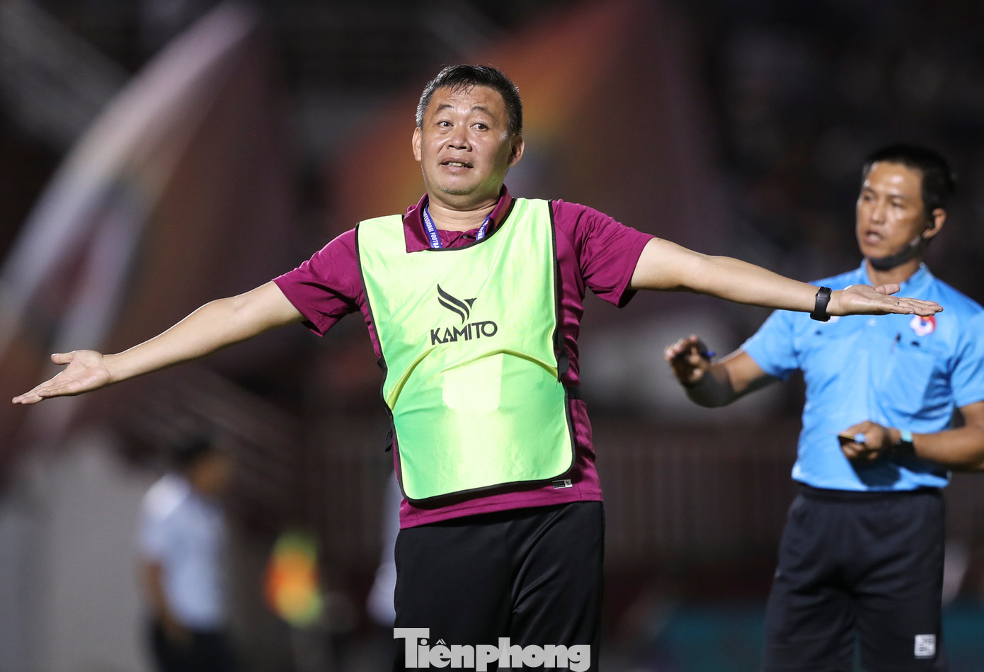 Bị đối thủ lội ngược dòng một cách bất ngờ, HLV Bùi Đoàn Quang Huy hoàn toàn có lý do không hài lòng với các học trò. Kết thúc vòng 11, CLB Bình Định có được 19 điểm và đứng thứ 5 trên bảng xếp hạng. Bị đối thủ lội ngược dòng một cách bất ngờ, HLV Bùi Đoàn Quang Huy hoàn toàn có lý do không hài lòng với các học trò. Kết thúc vòng 11, CLB Bình Định có được 19 điểm và đứng thứ 5 trên bảng xếp hạng.