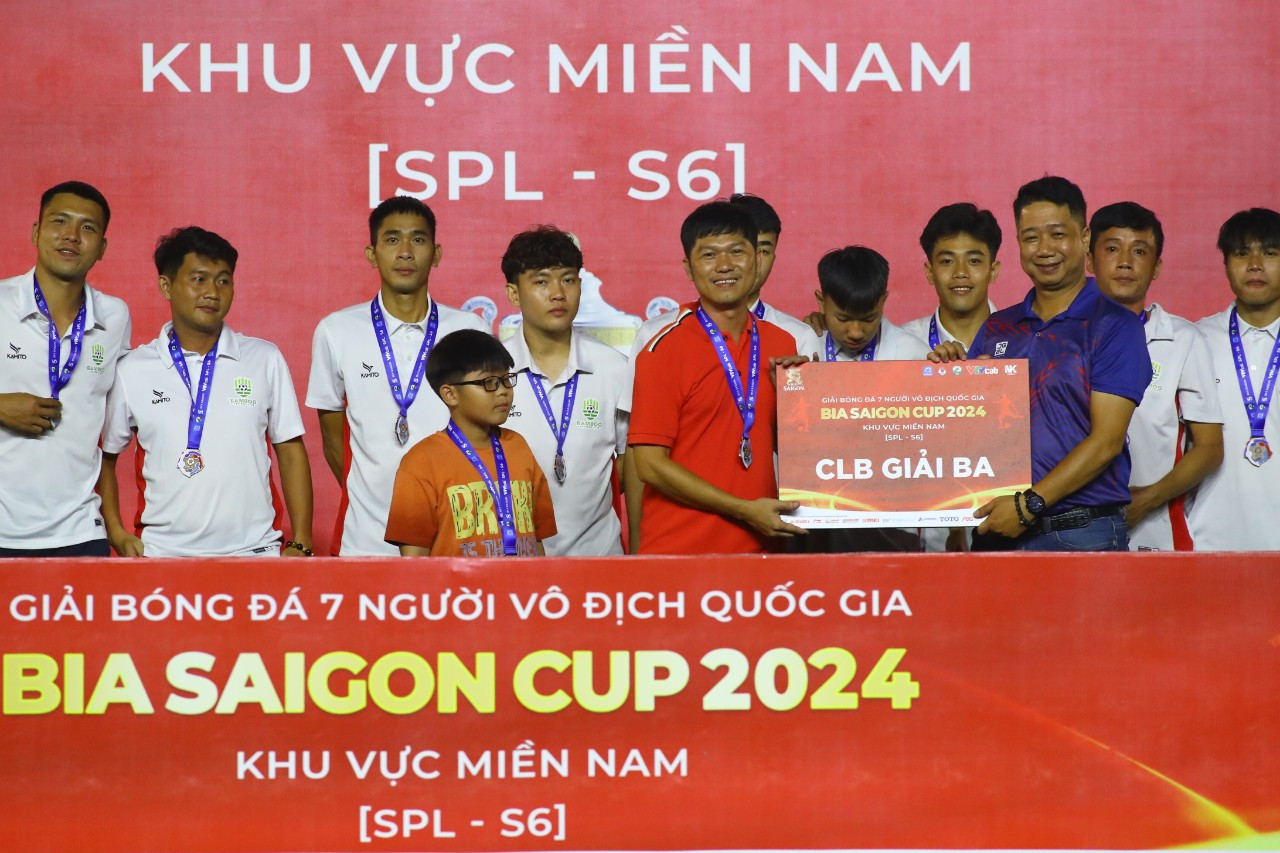 Đội hạng ba: Bamboo FC.