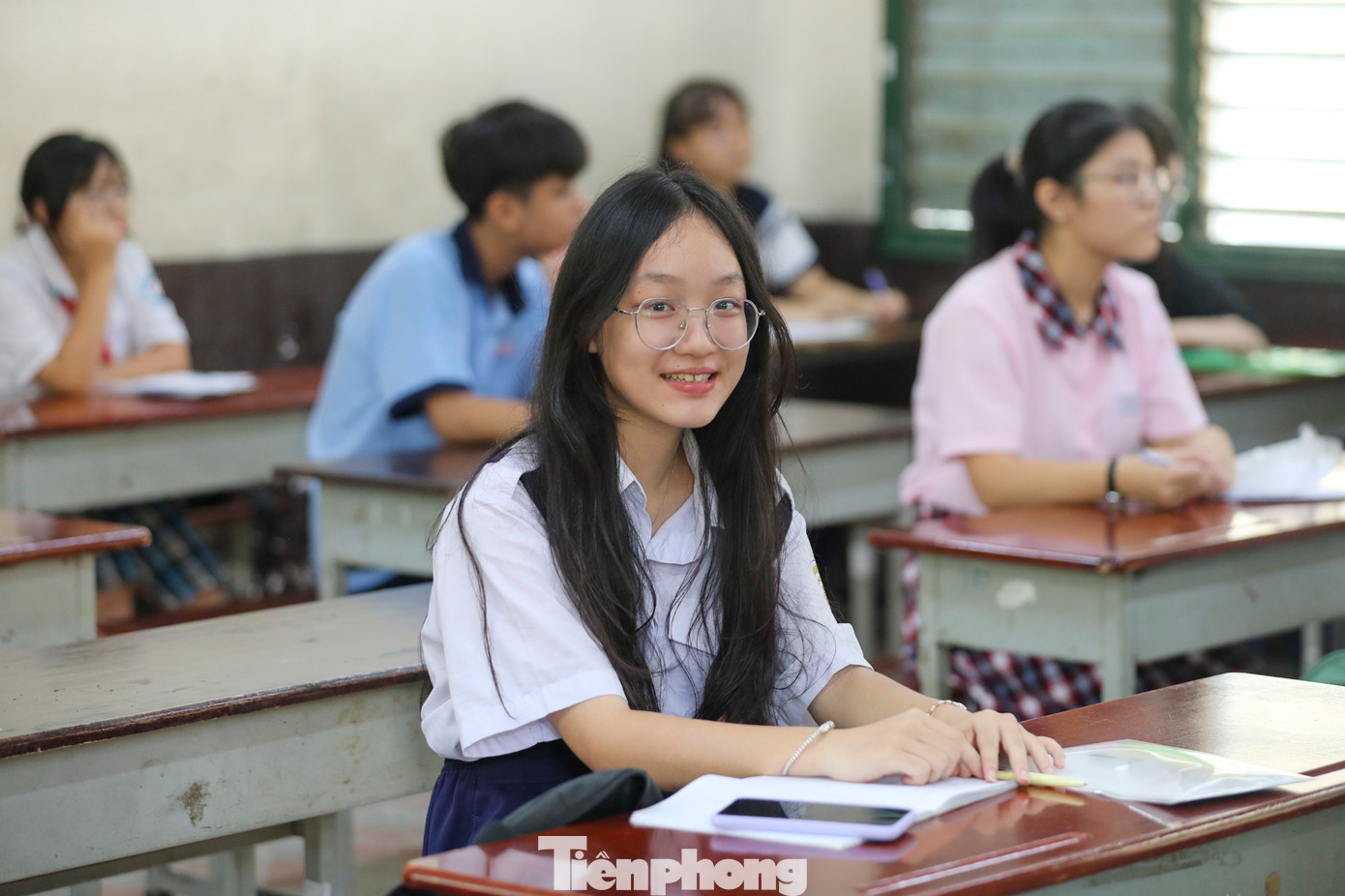 Bên cạnh đó, buổi này cũng giúp cho các em làm quen trước với điểm thi, phòng thi… chuẩn bị chu đáo cho ngày thi chính thức vào hôm sau. Bên cạnh đó, buổi này cũng giúp cho các em làm quen trước với điểm thi, phòng thi… chuẩn bị chu đáo cho ngày thi chính thức vào hôm sau.