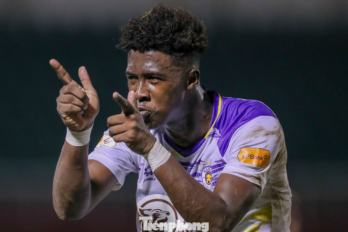 Joao Pedro đánh bại thành công thủ thành Patrik Lê Giang nâng tỷ số lên 2-0. Đây cũng là kết quả chung cuộc của trận đấu. Joao Pedro đánh bại thành công thủ thành Patrik Lê Giang nâng tỷ số lên 2-0. Đây cũng là kết quả chung cuộc của trận đấu.