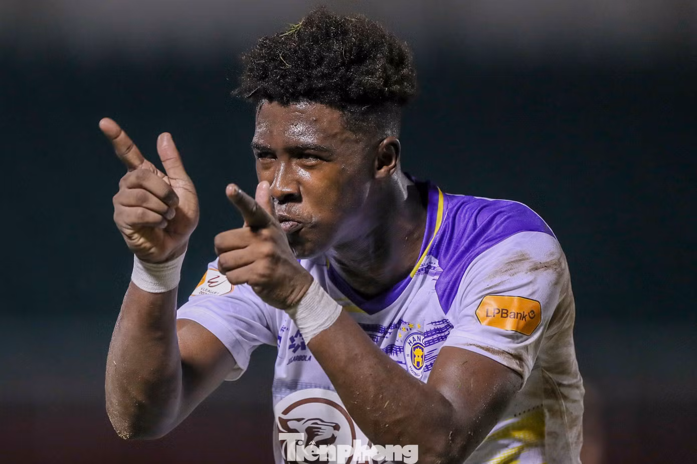 Joao Pedro đánh bại thành công thủ thành Patrik Lê Giang nâng tỷ số lên 2-0. Đây cũng là kết quả chung cuộc của trận đấu. Joao Pedro đánh bại thành công thủ thành Patrik Lê Giang nâng tỷ số lên 2-0. Đây cũng là kết quả chung cuộc của trận đấu.