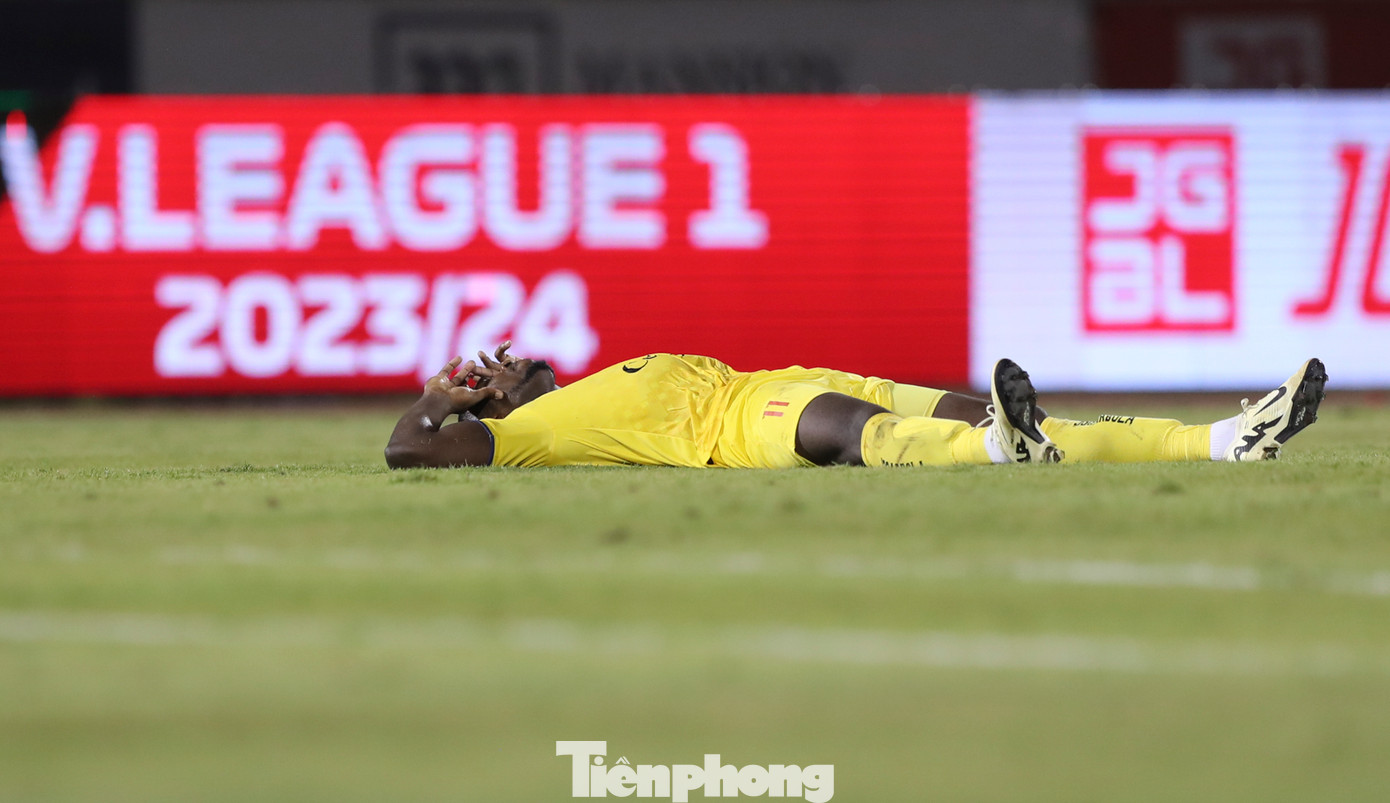 CLB TPHCM khép lại một ngày thi đấu hoàn hảo với bàn ấn định tỷ số 2-0 do công của Timite trên chấm 11m ở phút 61. Trận thua khiến Thanh Hoá có 4 trận liên tiếp chưa thắng và rơi xuống thứ 6 trên bảng xếp hạng.