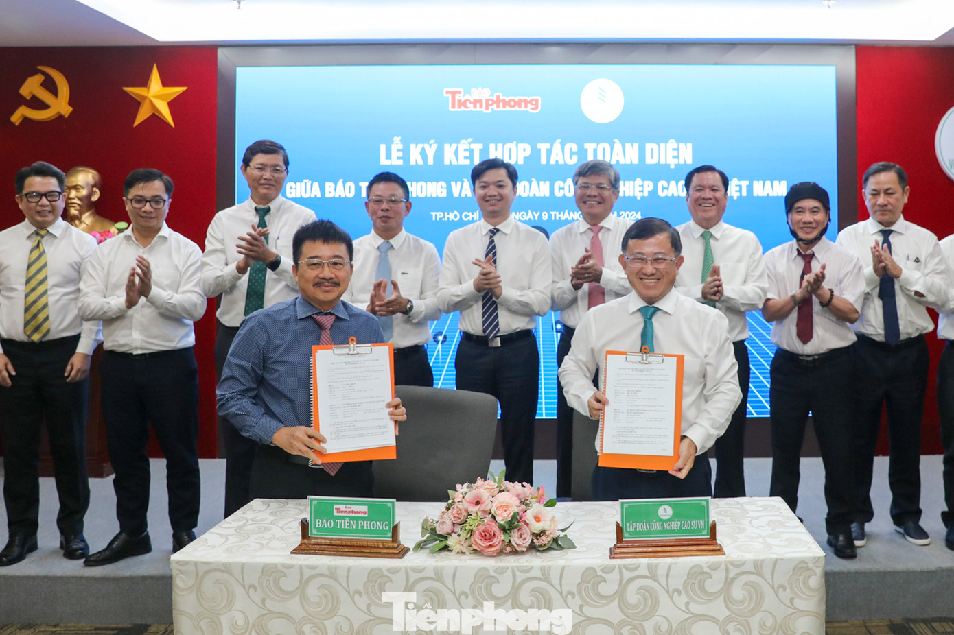 Lễ ký kết hợp tác toàn diện giữa báo Tiền Phong và Tập đoàn Công nghiệp Cao su Việt Nam (VRG). Ảnh: Duy Anh.