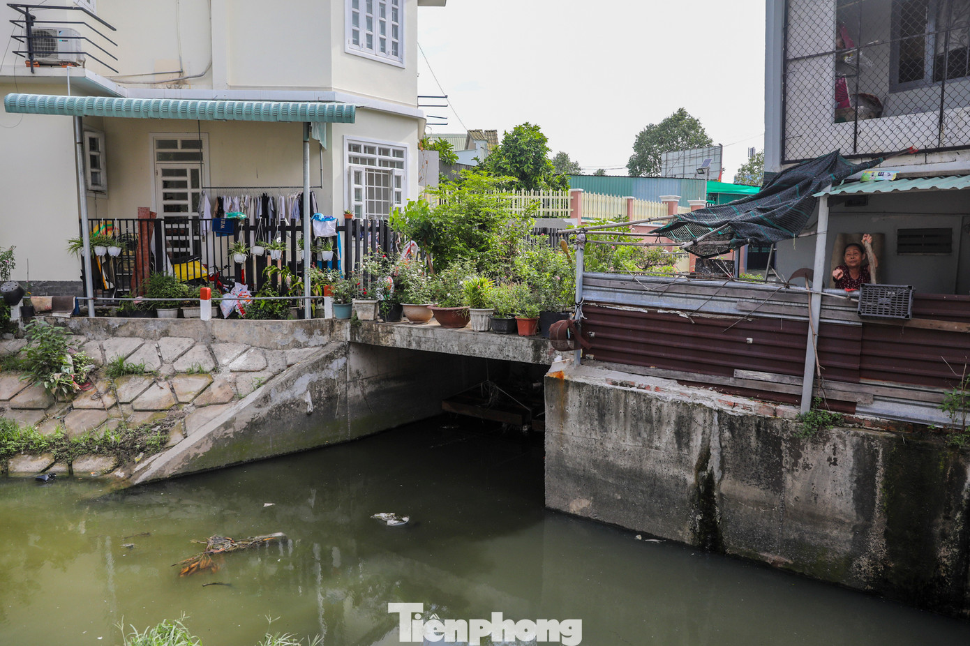 Đa số các tuyến đường xung quanh chợ Thủ Đức như: Võ Văn Ngân, Kha Vạn Cân, Dương Văn Cam, Đặng Thị Rành có hệ thống cống tròn bằng bê tông cốt thép, đường kính dưới 100cm, đã xây dựng từ nhiều năm trước chỉ phục vụ thoát nước cho từng tuyến đường cụ thể nên chưa đáp ứng được nhu cầu thoát nước theo vùng, lưu vực.