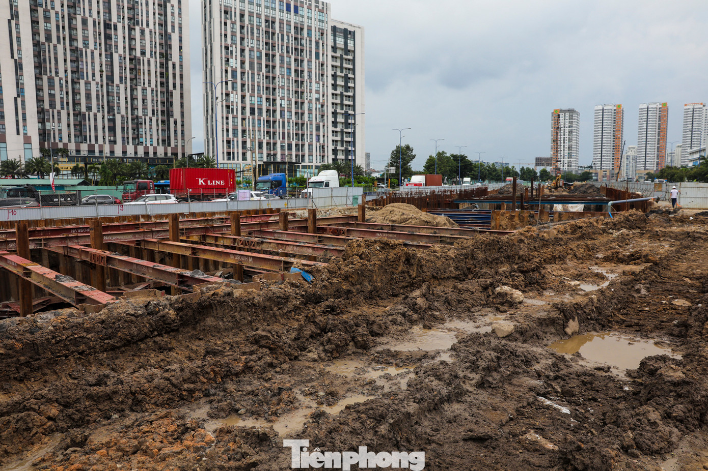 Hiện chủ đầu tư đang cải tạo đường Mai Chí Thọ kết nối vào đường D1 để phục vụ tổ chức giao thông trước khi thi công các đốt hầm kín.