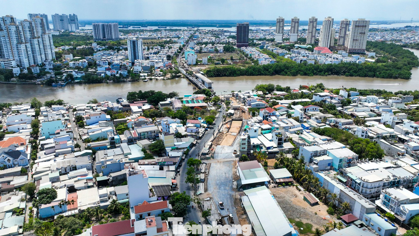 Sau khi hoàn thành, cầu Phước Long sẽ giải quyết tình trạng ùn tắc giao thông tại khu vực, kết nối giao thông thông suốt trên trục đường Phạm Hữu Lầu kết nối quận 7 và huyện Nhà Bè.