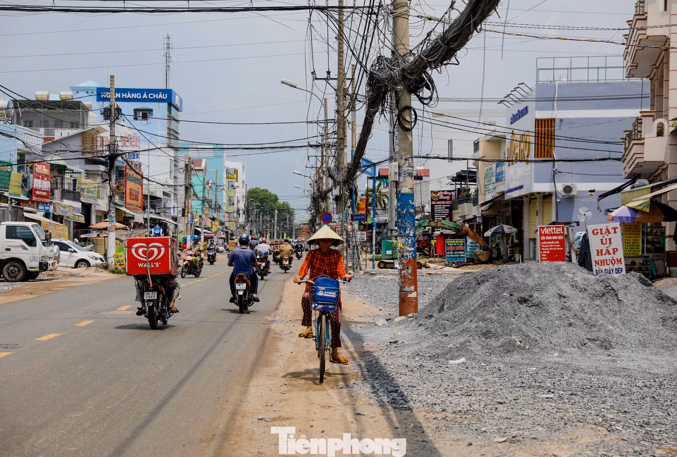 Dự án đầu tư mở rộng đường Tân Kỳ Tân Quý dài 1,98km, từ đường Bình Long đến Mã Lò (quận Bình Tân). Sau khi dự án hoàn thành, mặt đường sẽ được mở rộng lên đến 30m.