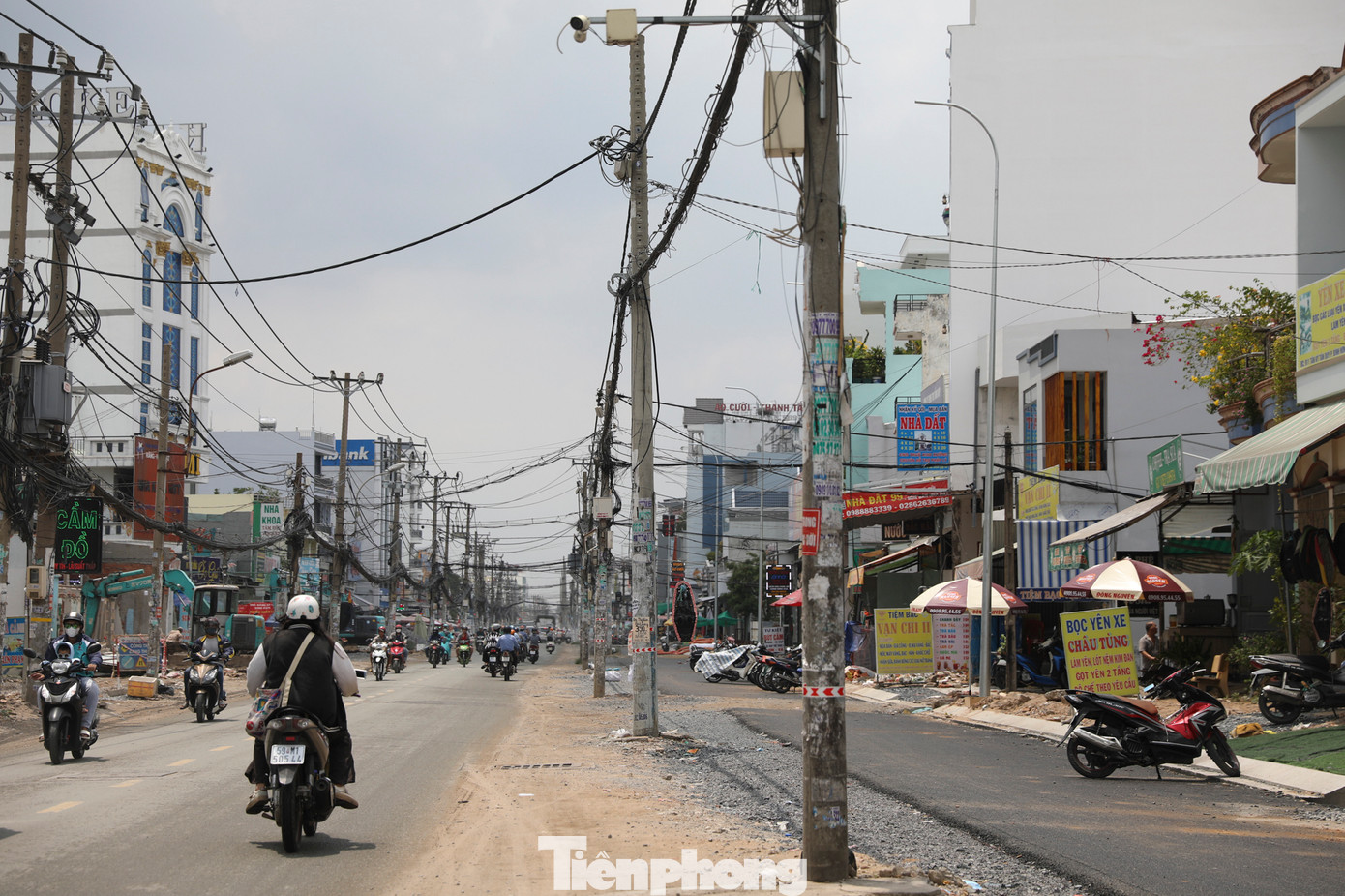 Công trình có chiều dài 2km, mặt cắt ngang bề rộng 30m, gồm các phần việc: Xây dựng hệ thống thoát nước mưa và nước thải, cây xanh, chiếu sáng, hào kỹ thuật và tổ chức giao thông hoàn chỉnh.