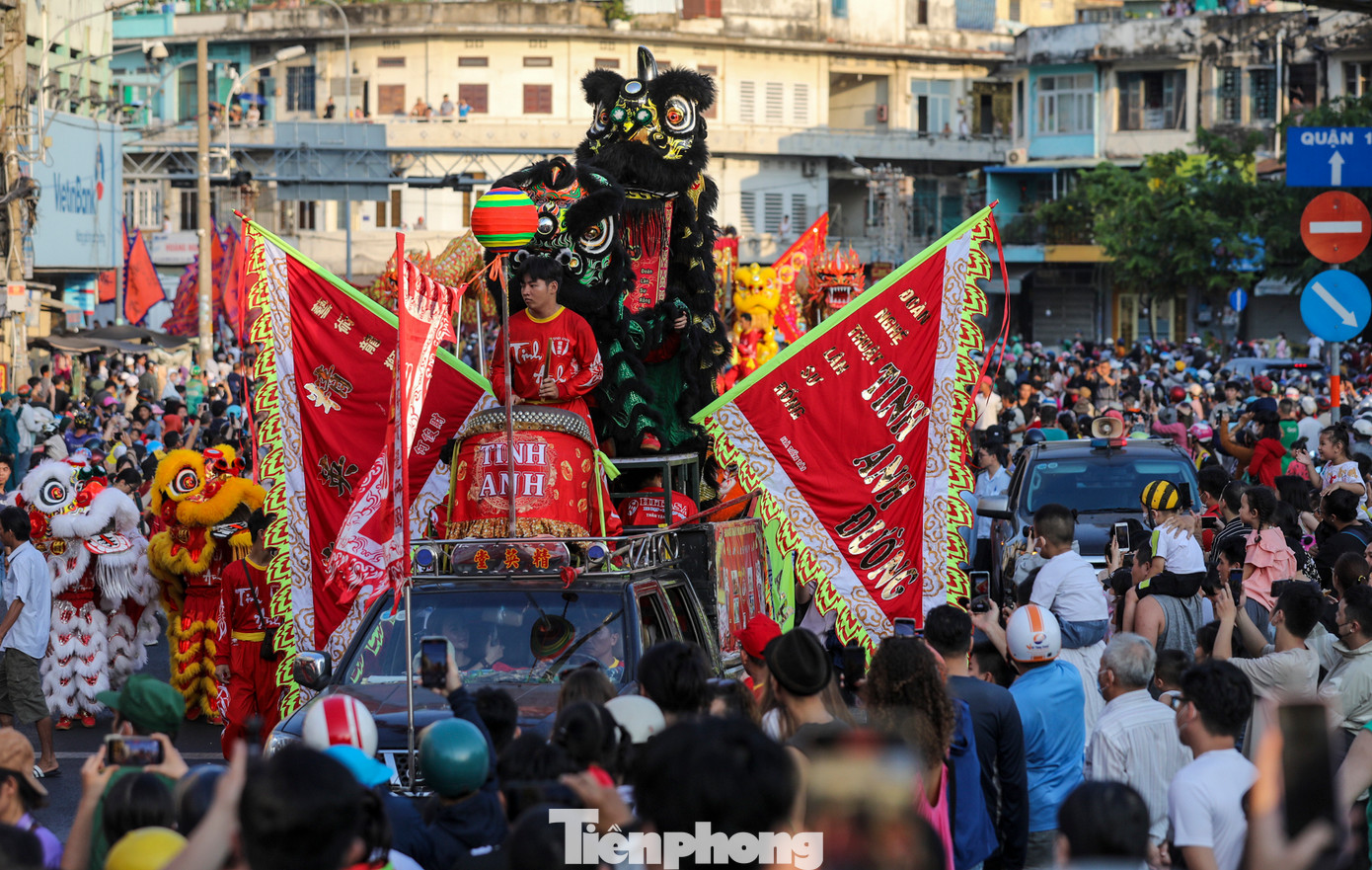 Tết Nguyên tiêu (còn gọi là Tiết Thượng nguyên, Tiết Hoa đăng) là một trong những lễ hội cổ truyền lâu đời. Vào dịp Nguyên tiêu, người dân thường đi chùa, miếu, để cầu cho một năm mạnh khỏe, bình an, phát tài phát lộc.