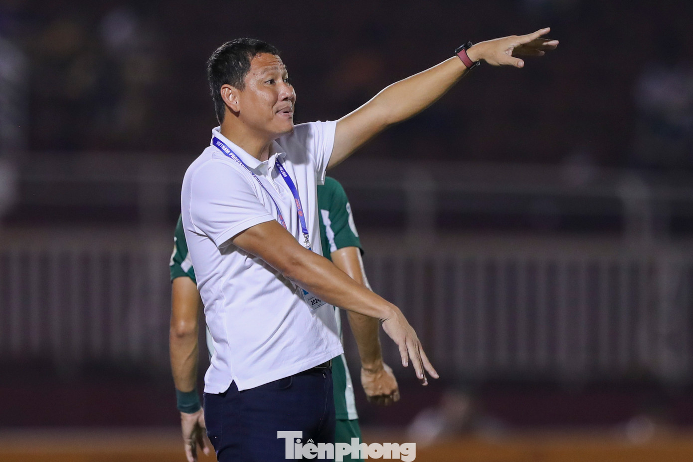 HLV Nguyễn Anh Đức cần có những kế hoạch cụ thể, vừa để giúp cho đội bóng có thể sử dụng hiệu quả những cầu thủ họ mang về, vừa để giảm tải cho Công Phượng.