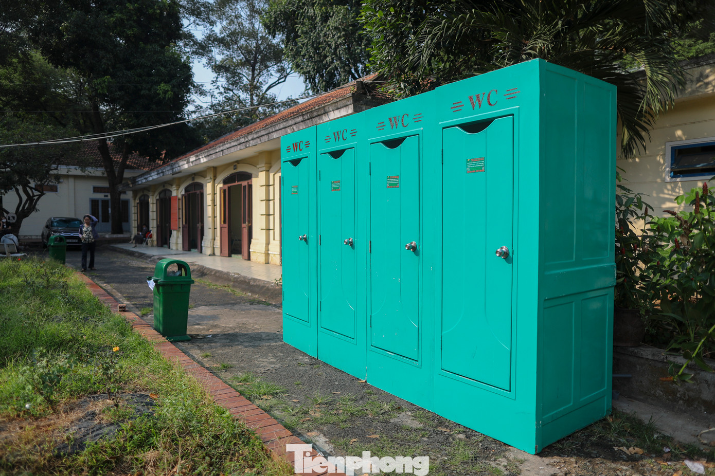 TAND TPHCM đã lắp đặt thêm 4 nhà vệ sinh lưu động trong khuôn viên tòa án.