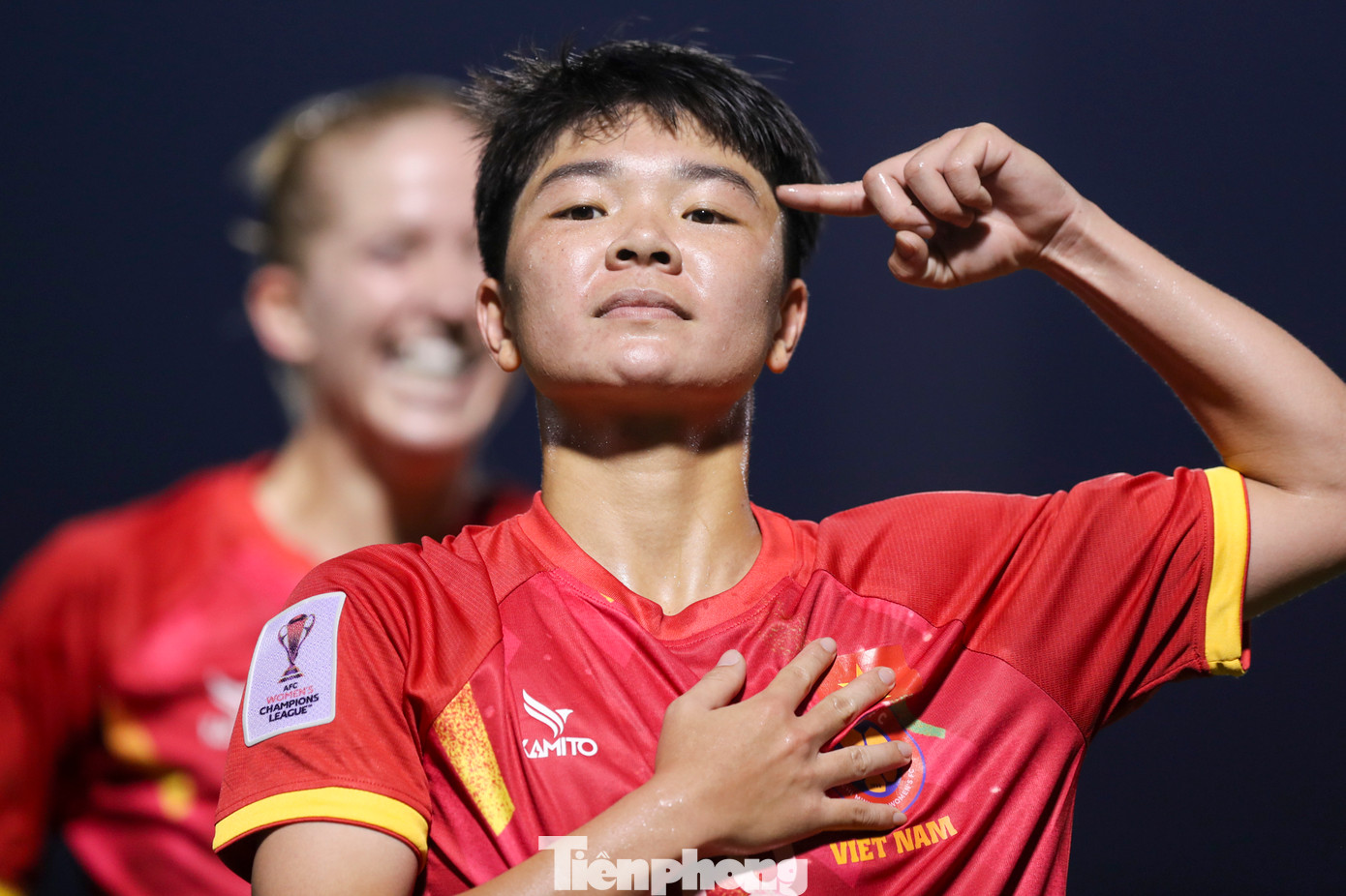 CLB nữ TPHCM sau nỗ lực ép sân, phút 50, Meghan Root thoát xuống và tung cú sút uy lực. Dù thủ môn của Taichung Blue Whale cản phá thành công nhưng không thể cứu cho đại diện Đài Bắc Trung Hoa tránh khỏi bàn thua, khi Tuyết Ngân của nữ TPHCM băng vào đá bồi mở tỷ số.