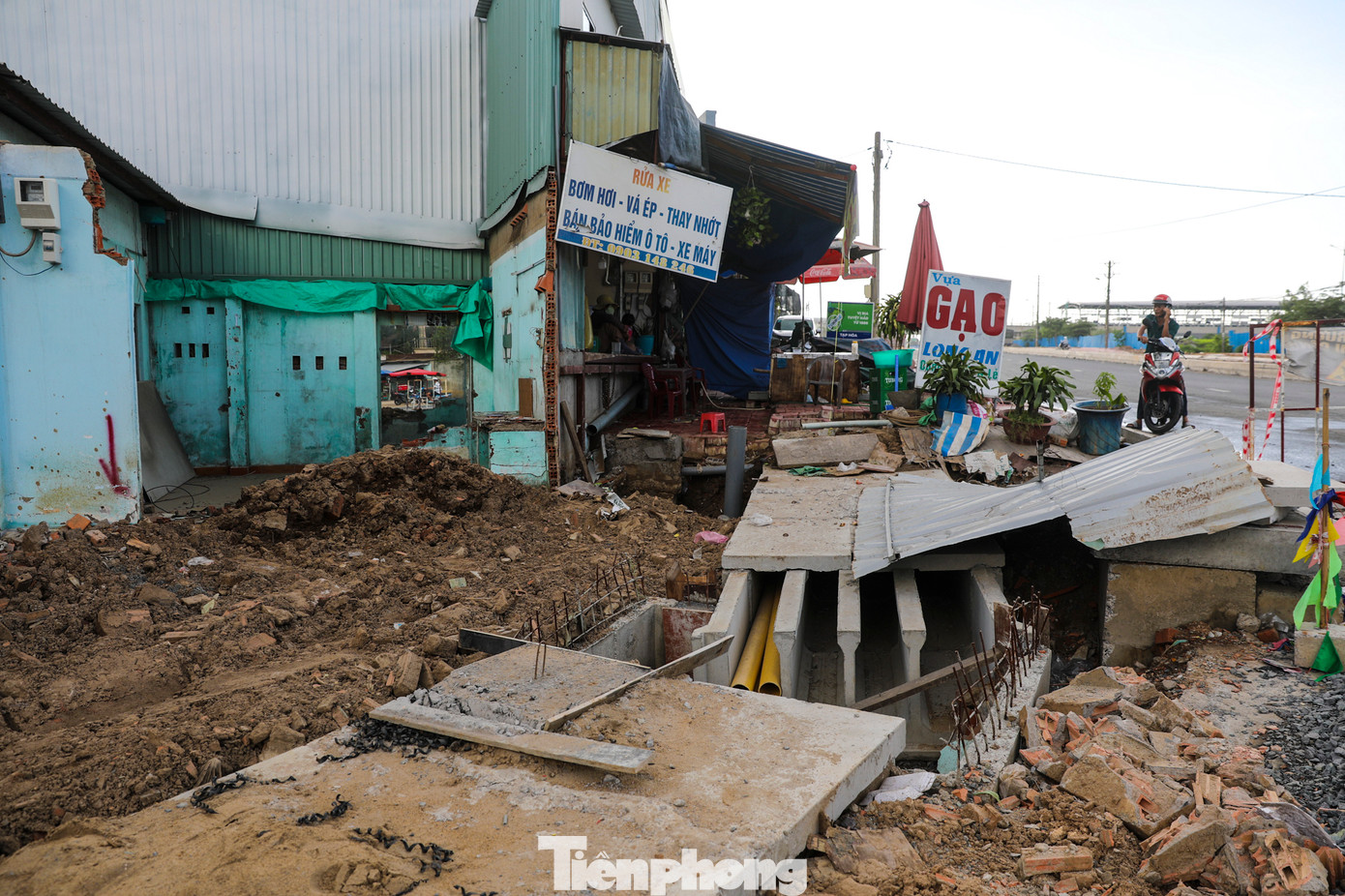 Nhiều căn nhà liên tiếp nhau đã tháo dỡ xong, lùi vô từ 5-7 m, cũng như hoàn thiện phần sửa chữa sau khi bàn giao.