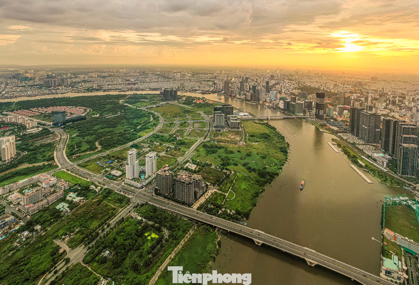 Công viên Sáng Tạo có vị trí đắc địa, mặt tiền sông Sài Gòn. Sau khi cải tạo, tổ hợp công viên sẽ tạo mỹ quan cho cả khu trung tâm quận 1 và ngã ba kênh Thị Nghè giao với sông Sài Gòn.