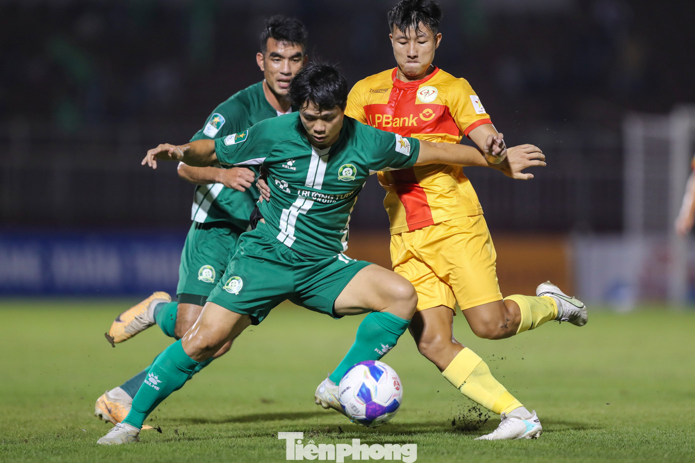 Việc quá phụ thuộc vào Công Phượng khiến lối chơi của Bình Phước khá đơn điệu nhất là khi bị đối thủ bắt bài.