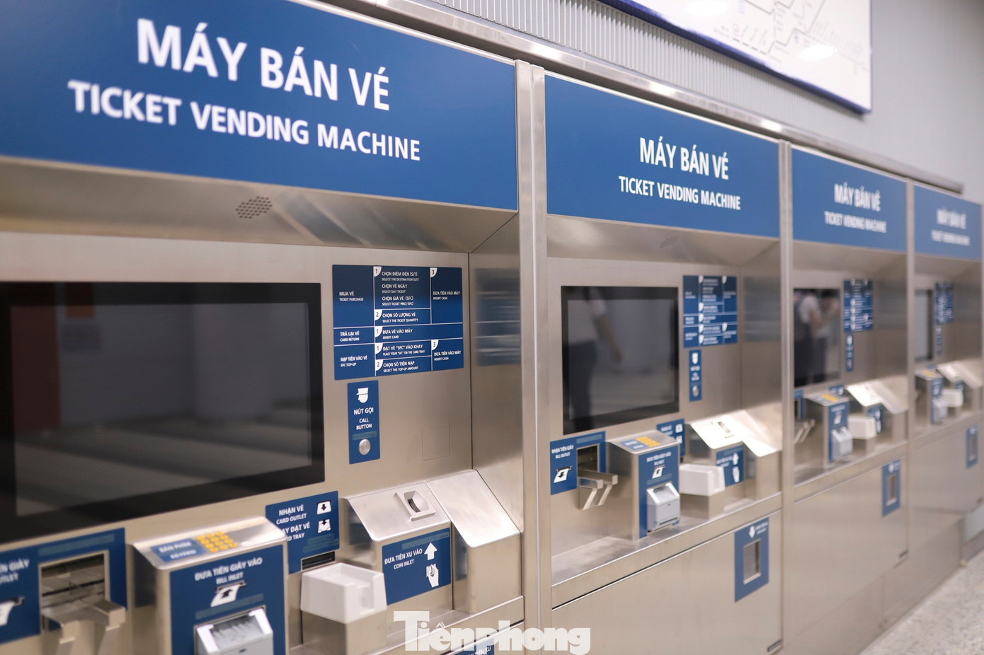 Hiện nay, bên trong ga Bến Thành đã hoàn thiện phần trang trí, hệ thống chiếu sáng, biển chỉ dẫn và các hệ thống trang thiết bị sẵn sàng cho việc đón khách.