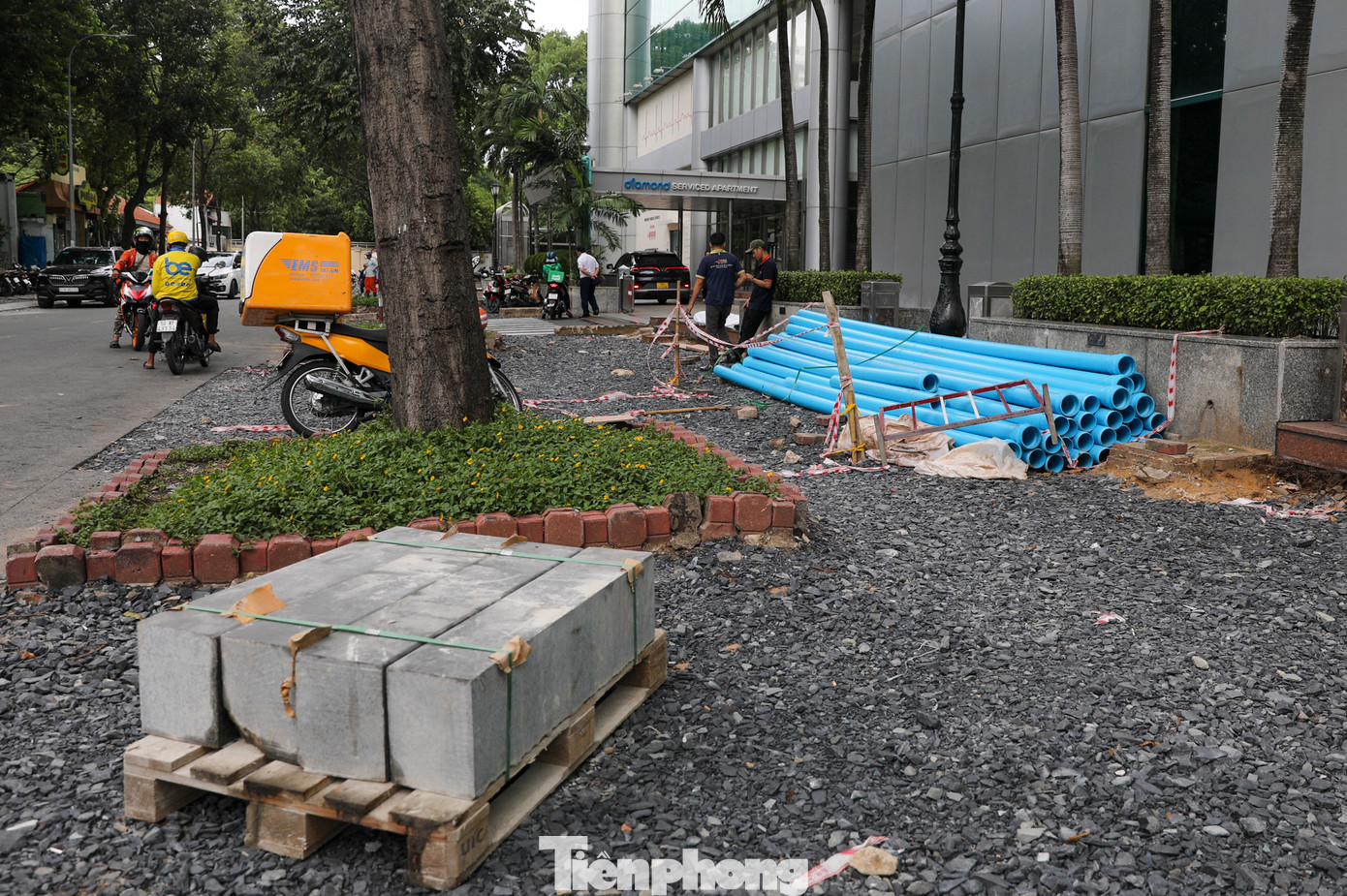 Song song với việc nâng cấp, cải tạo vỉa hè, nhiều tuyến hẻm xuống cấp, chưa có hệ thống thoát nước cũng được chính quyền địa phương ưu tiên bố trí vốn để thực hiện.